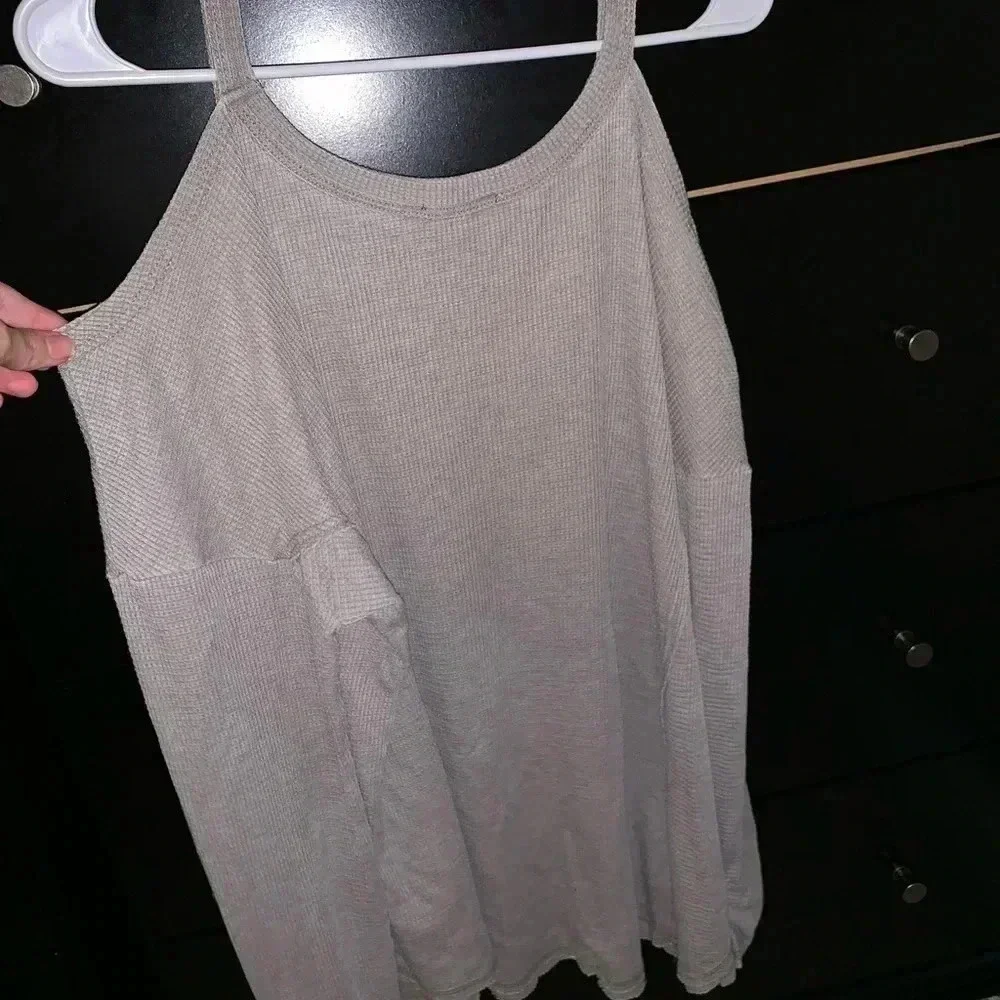 Long Sleeve Shoulder Cut Out Top - Picture 5 of 5